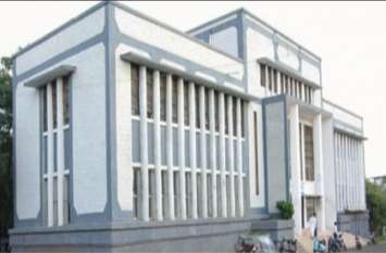 विवि परिसर में जमकर चले लात-घूंसे ,मामूली विवाद पर भिड़े छात्र विवि परिसर में जमकर चले लात-घूंसे ,मामूली विवाद पर भिड़े छात्र