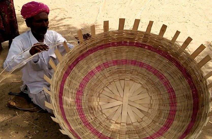Artificial bamboo artifacts आधुनिकता के दौर में लुप्त हो रही बांस की कलाकृति, गरीबी में जी रहे कारीगर