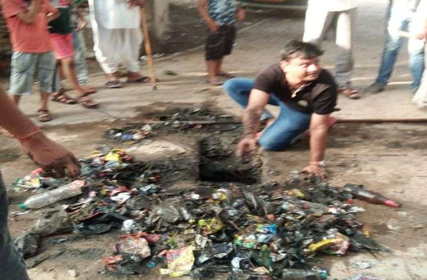 Gudamalani BDO गांव में गंदगी देखी तो बीडीओ ने खुद की सफाई