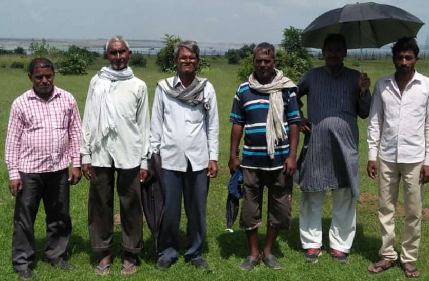 Over 3,000 acres of land of dozens of farmers became barren दर्जनों किसानों की 3 हजार एकड़ से अधिक भूमि हुई बंजर