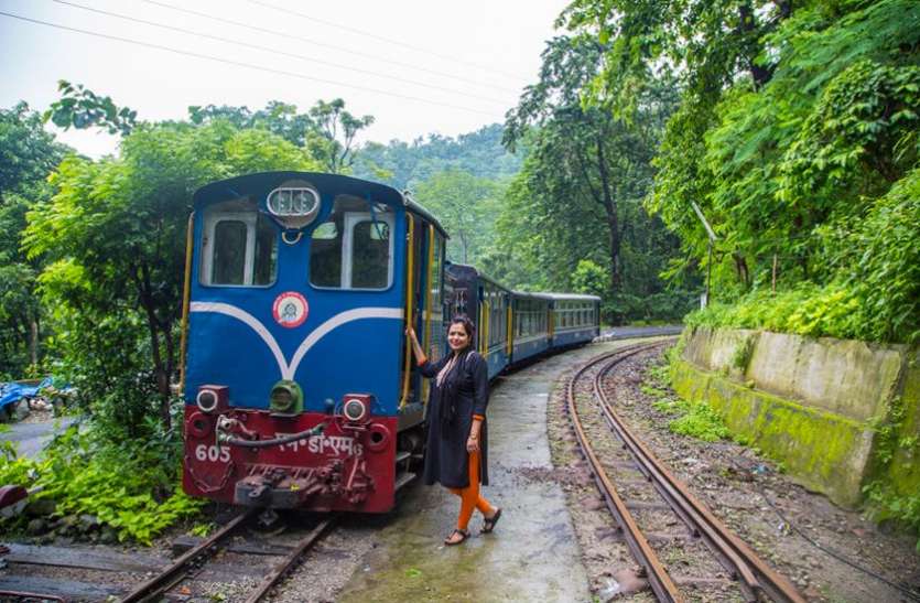 toy train आ गया अक्टूबर प्लान कर लें दार्जिलिंग का टूर