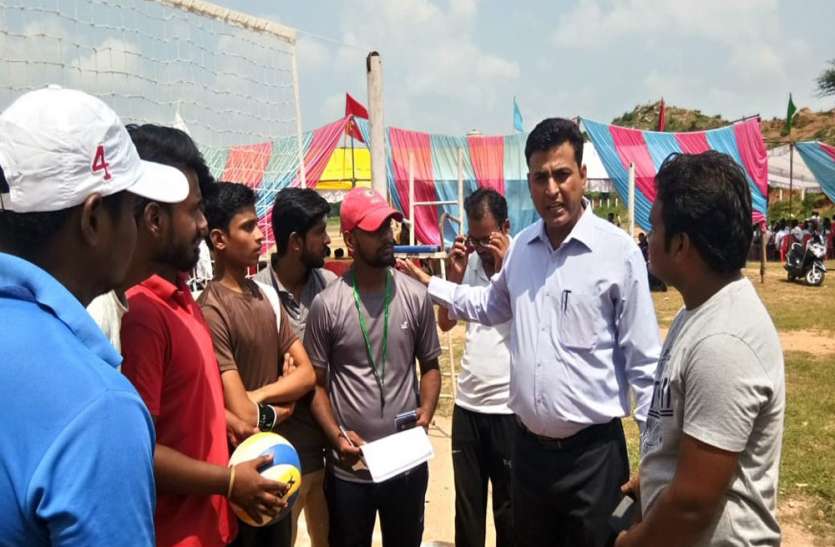 bundelkhand university sports meet 2018 SPORTS MEET 2018: यूनिवर्सिटी के खिलाड़ियों ने किया शानदार प्रदर्शन