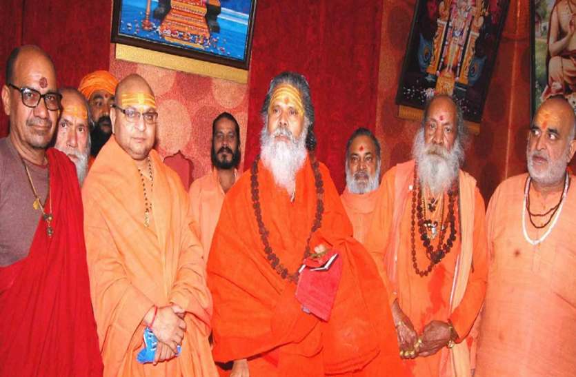 Allahabad kumbh अखिल भारतीय अखाड़ा परिषद का बड़ा निर्णय ,जल्द घोषित होगा इन फर्जी बाबाओं का नाम