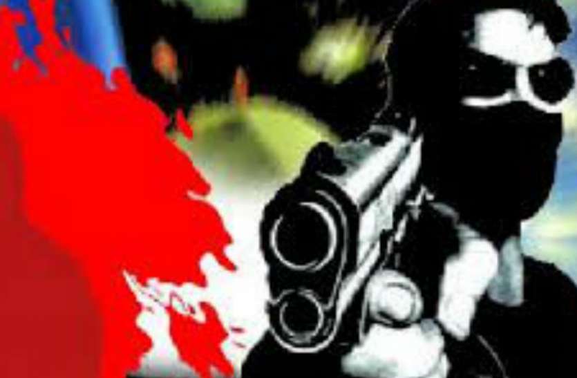 Miscreants shot UP Police soldier BREAKING: उत्तर प्रदेश के आगरा में सिपाही को बदमाशों ने दिनदहाड़े मारी गोली, देखें वीडियो