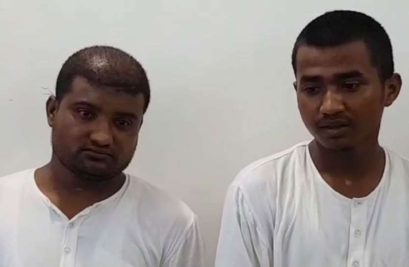 Bangladeshi इस्कॉन मंदिर में पूजा करने वाले आखिर किस फिराक में थे बांग्लादेश के ये दो युवक, देखें वीडियो