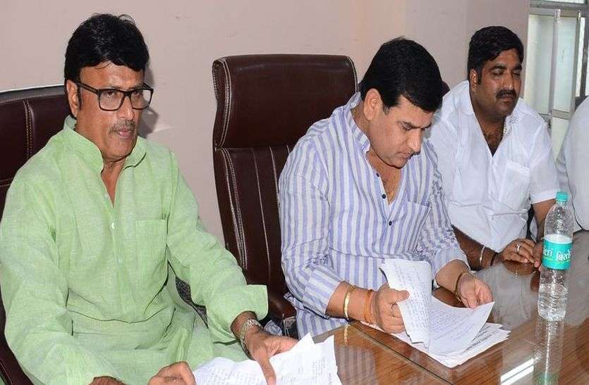 churu rajendra rathod news मंत्री राजेंद्र राठौड़ ने पार्षदों व पार्टी पदाधिकारियों की बैठक