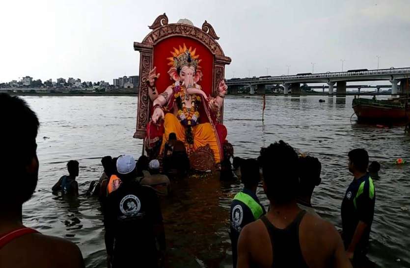file तापी में सभी तरह की प्रतिमाओं के विसर्जन पर लगाया प्रतिबंध