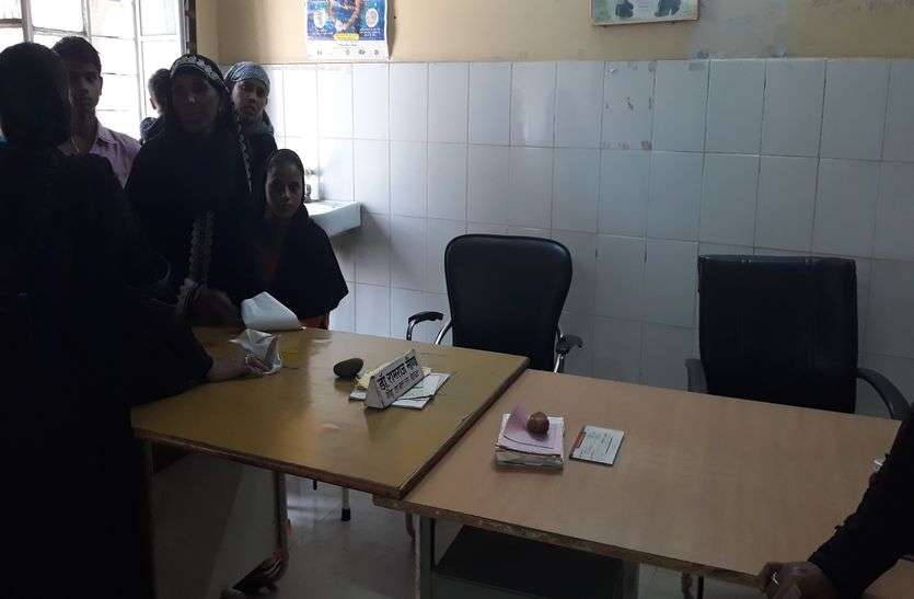 gangapurcity news 12 से पहले सीट छोड़ रहे चिकित्सक!