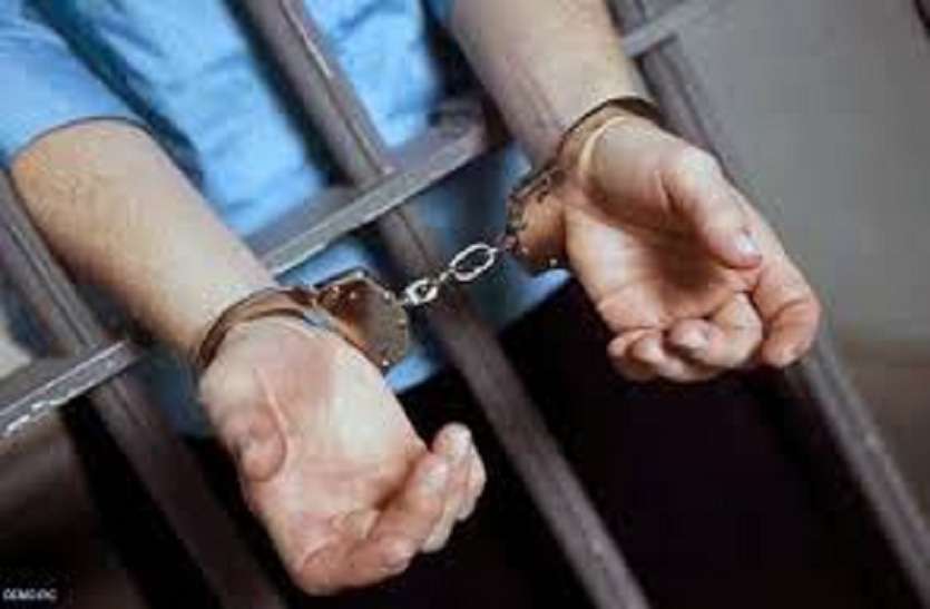 Accused arrested प्रधान पर जानलेवा हमले के दो आरोपियों को पुलिस ने किया गिरफ्तार