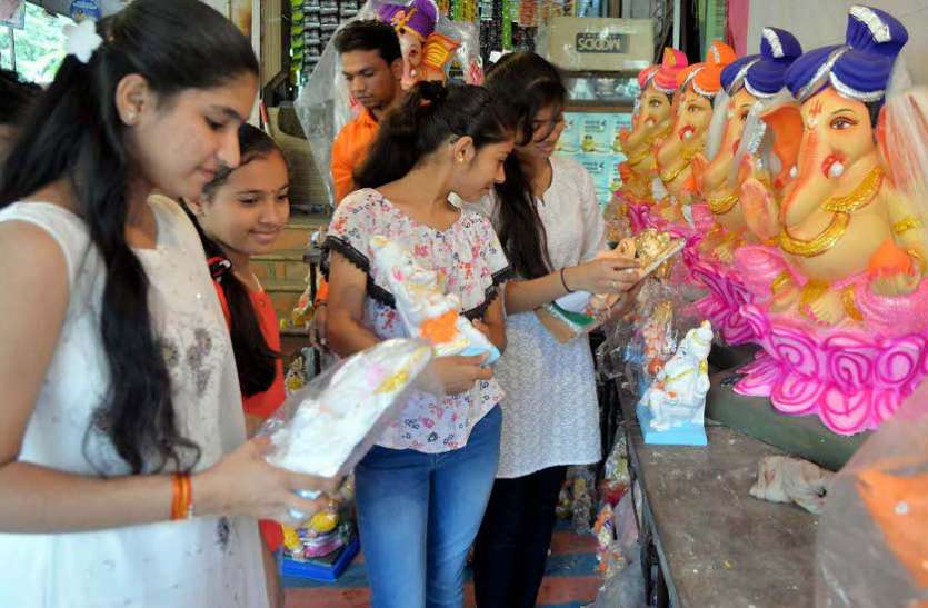 jj सुबह से रात तक गणपति बप्पा की रही गूंज