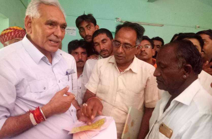 nagaur news सुनवाई नहीं होने से बच्चों की छूट रही पढ़ाई