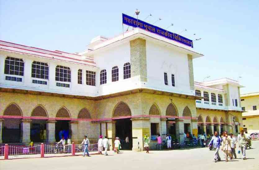mb hospital अपनी सेहत को दांव पर लगा पोस्टमार्टम करने वाले चिकित्सा शिक्षकों को आज तक नहीं मिलाा एक धेला