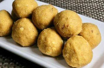 Moong dal laddu recipe गणेश चतुर्थी स्पेशल : प्रसाद में चढ़ा सकते हैं मूंग दाल के लड्डू