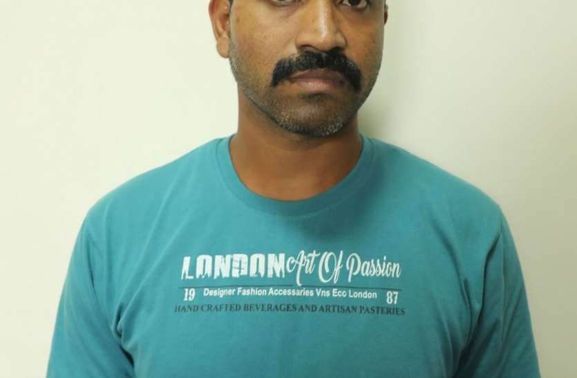 UP ATS arrests hizbul mujahideen terrorist from Kanpur कानपुर में पकड़ा गया हिजबुल का टेरिस्ट, ऐतिहासिक मंदिरों में हमले का था प्लॅन