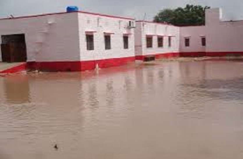 kolkata west bengal भागीरथी नेवटिया वुमन एंड चाईल्ड केयर सेंटर के बेसमेंट में भरा पानी