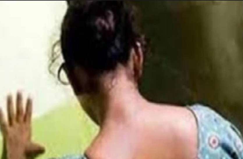 sister in law ..और बीच सड़क पर बड़ी बहन ने छोटी बहन को इसलिए कर दी बेदम पिटाई