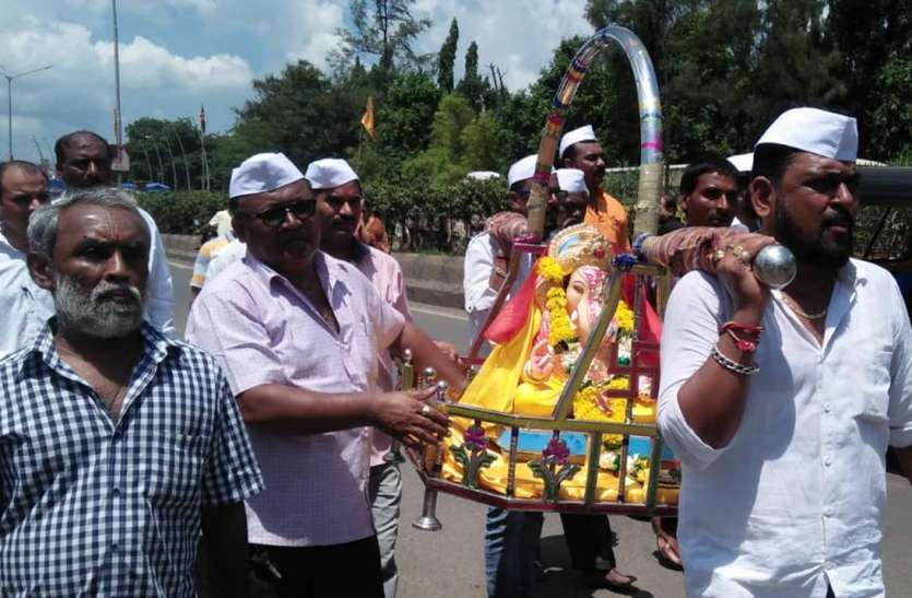 patrika बप्पा के जयकारों से गूंजे पंडाल