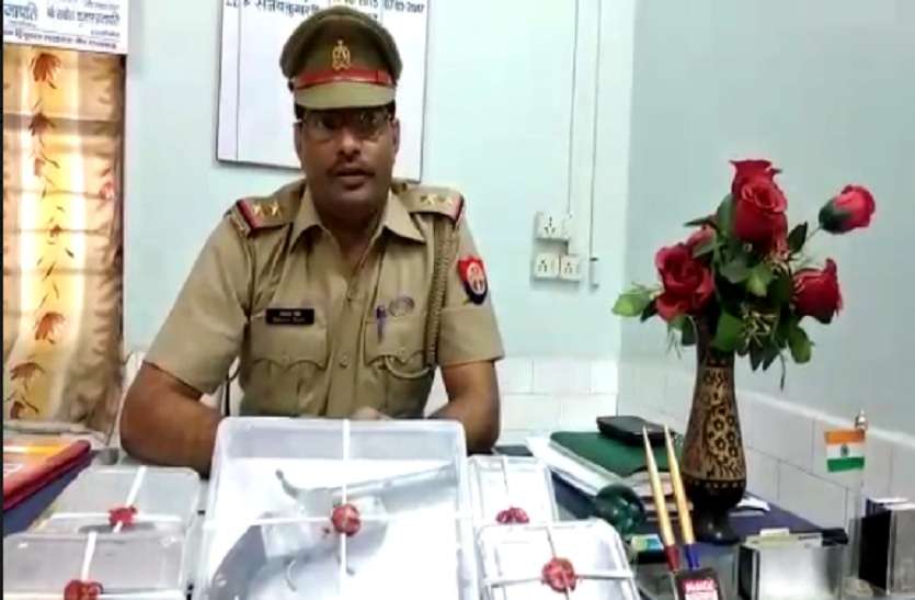GRP police arrested vicious criminals जीआरपी पुलिस ने शातिर अपराधियों को किया गिरफ्तार, तमंचा दिखाकर करते थे ट्रैनों में लूट