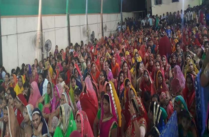 patrika बाबा रामदेव के भजनों पर झूमे श्रद्धालु