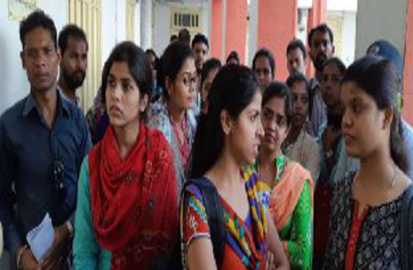 mp government teachers appointment 2018- शिक्षक पात्रता परीक्षा - हजारों टीचर की निकाली वैंकेसी पर लगा दिया ये अड़ंगा, see video