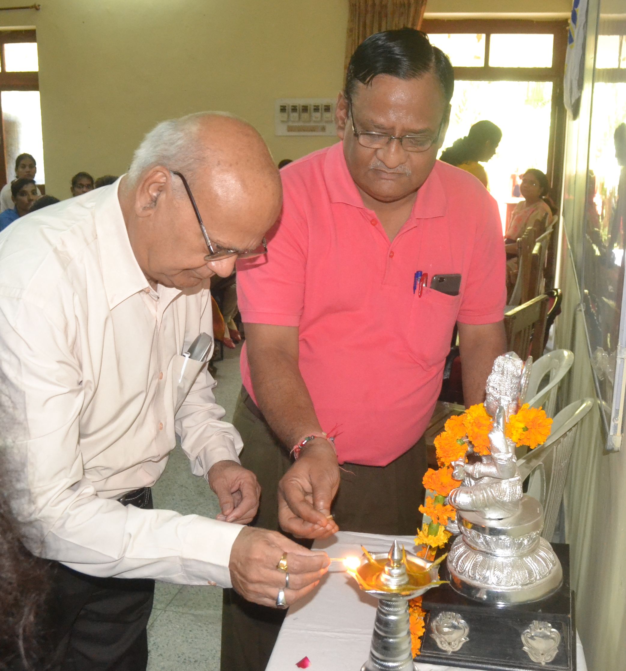 hindi day celebration राष्ट्र का गौरव है हिन्दी, नहीं दुनिया की किसी भाषा से कम