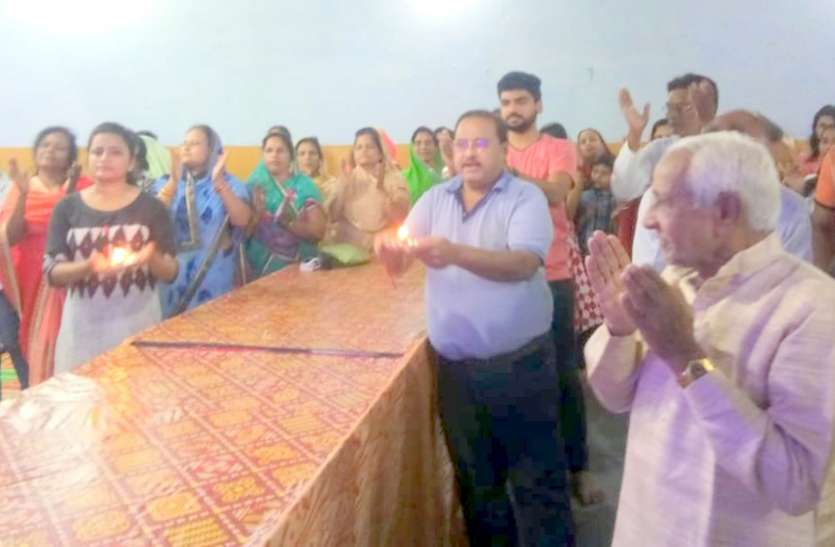 Program of Digambar Jain society श्री जी की प्रतिमाओं का हुआ अभिषेक