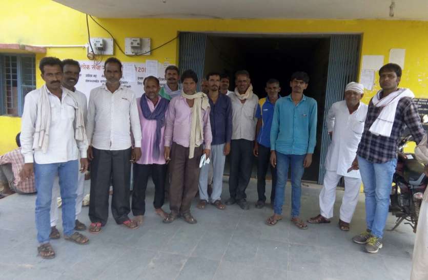 Non-convertible conversions Neglect in tahsil office सालों से किसानों की जमीन के तहसील में पड़े नामांत्रण केस