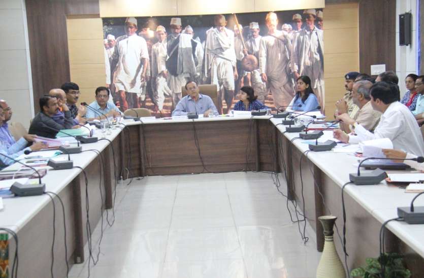 surat photo मार्ग की मरम्मत नहीं की गई तो बंद कर दिया जाएगा टोल नाका