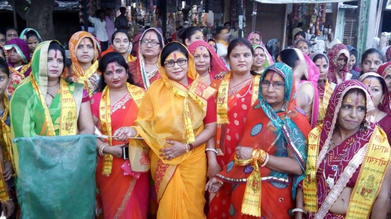 शोभायात्रा में उमड़ा जन सैलाब