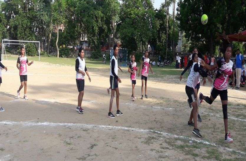 patrika दान मिलने पर खेलते हैं हमारे खिलाड़ी, शिक्षा विभाग की प्रतियोगिता के लिए नहीं मिलता बजट
