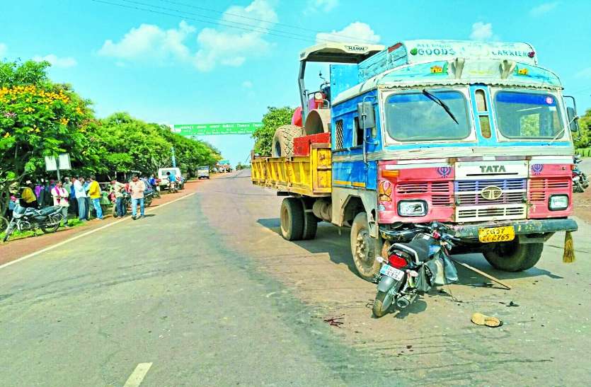 patrika सोशल मीडिया में वायरल किया फोटो तब पता चला, ट्रक की चपेट में आने से हो गई है बेटे की मौत