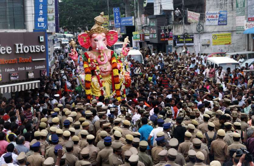2 men drown in River while immersing ganesh idol मूर्ति विसर्जन के दौरान नदी में डूबने से दो लोगों की मौत