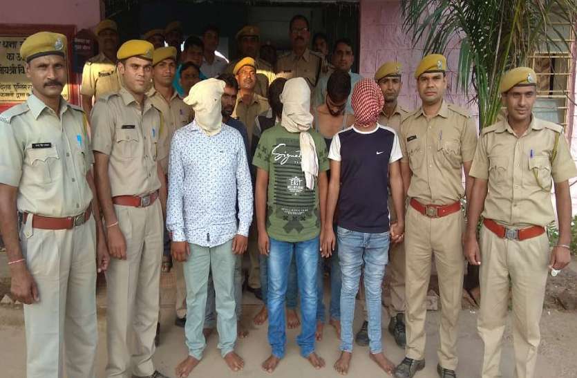 nakal mafia gang raid police lipik bharteeexam2018 लिपिक भर्ती परीक्षा में नकल माफिया गिरोह चढ़ा पुलिस के हत्थे...कैसे हुआ खुलासा पढ़िए ये खबर
