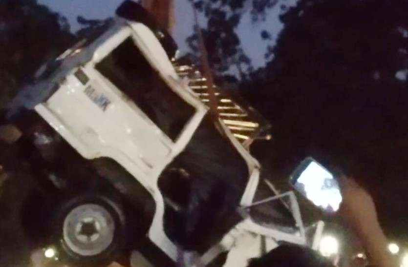 chaksu road accident चाकसू में रोडवेज की टक्कर से खाई में गिरी जीप, दो लोगों की मौत