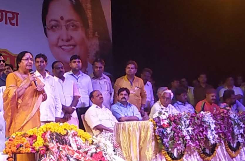 baby rani maurya उत्तराखंड की राज्यपाल बेबीरानी मौर्य ने की ऐसी बड़ी घोषणा कि इस समाज की हो जाएगी बल्ले-बल्ले, देखें वीडियो
