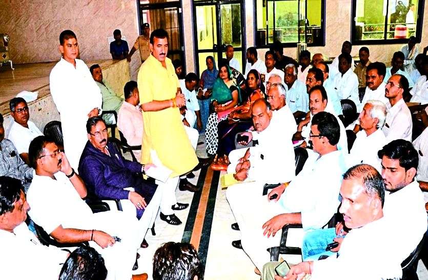 sikar news मुख्यमंत्री की गौरव यात्रा से पहले गुटबाजी को लेकर गुटर-गू
