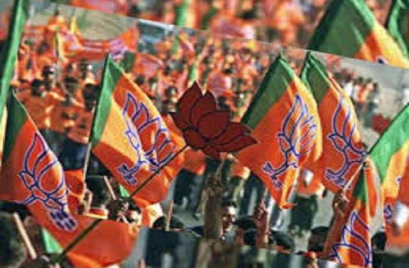 election 6 मंत्रियों सहित 70 बीजेपी विधायकों का टिकट कटना तय