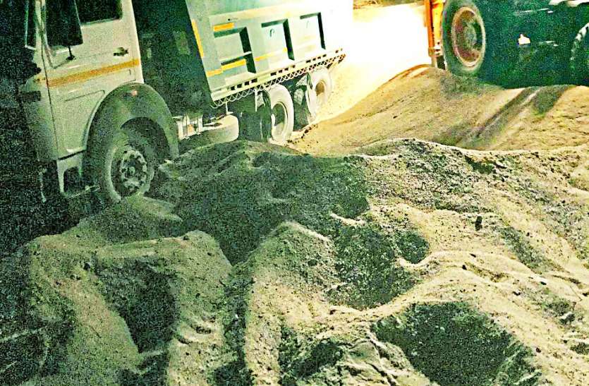यहां बजरी के अवैध करोबार ने बढ़ा दी अशांति, लड़ाई-झगड़े और मारपीट की घटनाएं बढ़ी, पढि़ए पूरा समाचार यहां बजरी के अवैध करोबार ने बढ़ा दी अशांति, लड़ाई-झगड़े और मारपीट की घटनाएं बढ़ी, पढि़ए पूरा समाचार