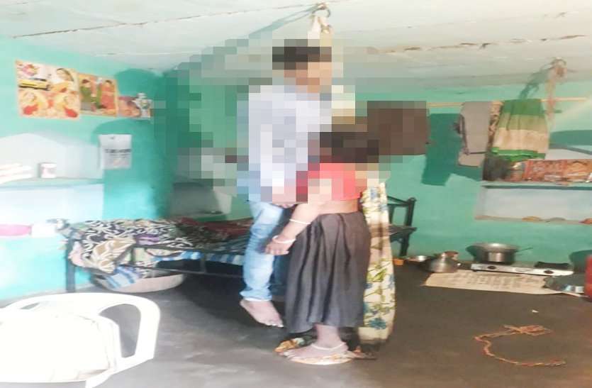 husband and wife commuted suicide एक ही फंदे पर लटकी मिली पति-पत्नी लाश, कमजोर दिल वाले न देखें ये वीडियो