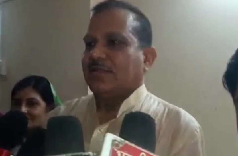 Chandrapal सपा सांसद ने शिवपाल के सेक्युलर मोर्चे पर कहा- वह इसी परिवार के आधार स्तंभ है