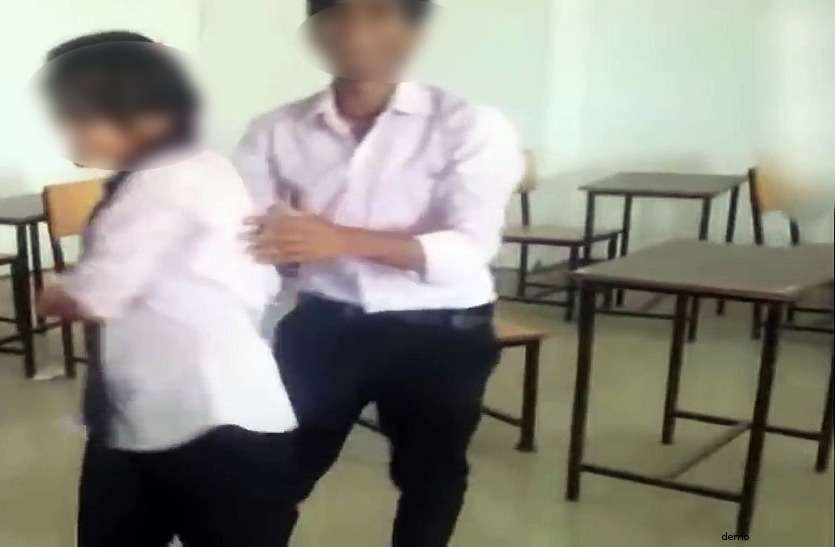crime स्कूल कपल को रोमांस करते हुए पकड़ लिया 2 युवकों ने, फिर बॉयफ्रेंड से बोले - अब हम करेंगे और तुम देखोगे