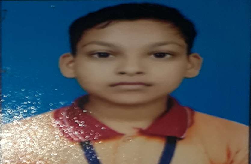 घर से लापता ११ साल के बालक की तालाब में मिली लाश, परिवार को हत्या का संदेह घर से लापता ११ साल के बालक की तालाब में मिली लाश, परिवार को हत्या का संदेह