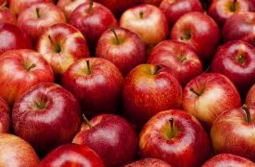 apple एक सेब ने छीन ली 8 कर्मचारियों की नौकरी, जानिए क्यों