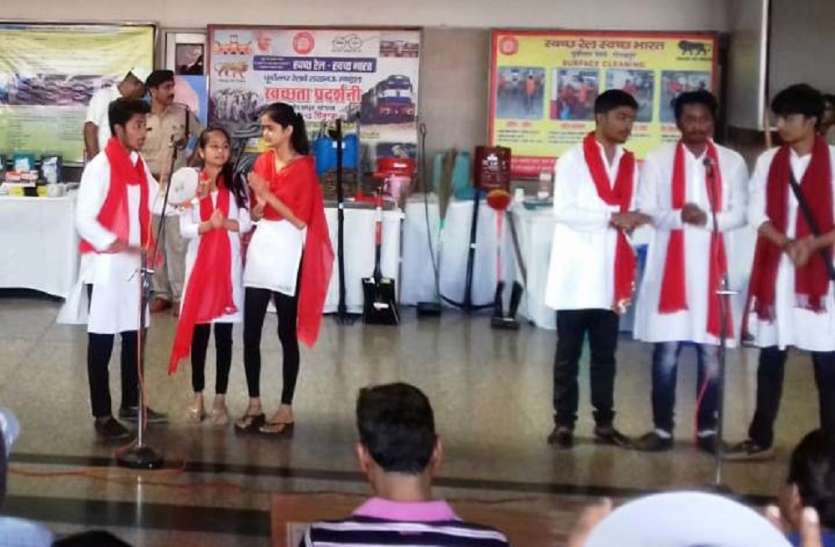 nukkad natak 'स्वच्छता ही सेवा' का हुआ आयोजन, नुक्कड़ नाटक के जरिये पहुंचाया स्वच्छता का संदेश