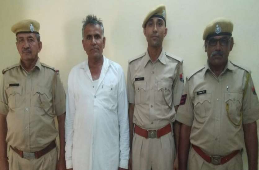 One arrested with Doda Post in barmer police रेत में दबाया पोस्त बरामद, पूछताछ में आरोपी बोला- मैं तो डोडा रो बंधाणी हूं, पढ़िए पूरी खबर