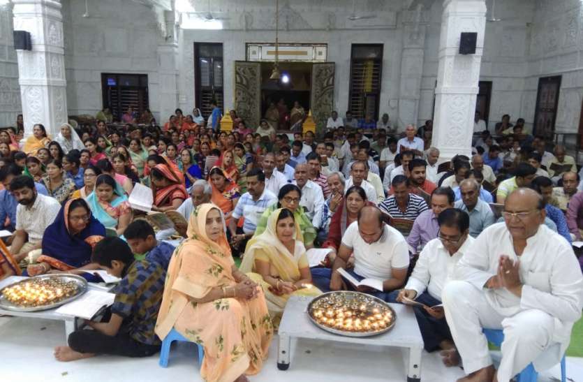 Steps of devotees raised in musical worship in bhilwara संगीतमय पूजा में थिरक उठे भक्तों के कदम
