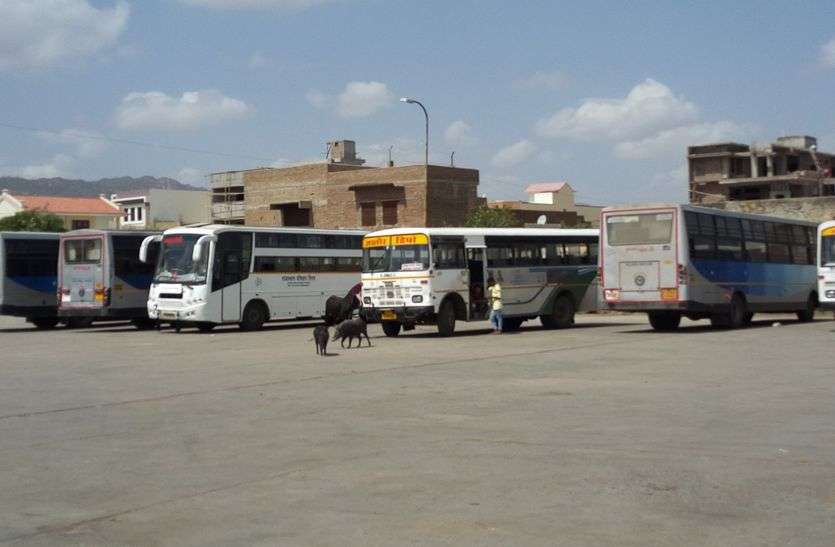 Roadways contract buses मेंटिनेंस और वेतन का भुगतान नहीं कर रहा मालिक, विरोध में थमे अनुबंधित बसों के पहिए
