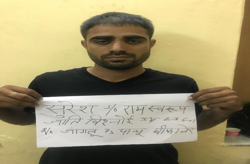 Cheating from bluetooth device, four arrest, two fraud candidates also ब्ल्यूटूथ डिवाइस से नकल कर रहे चार परीक्षार्थी गिरफ्तार, २ फर्जी दबोचे