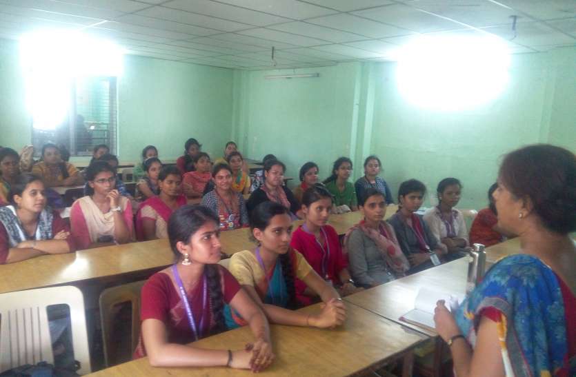 Hindi becoming the language who connecting people लोगों को जोडऩे की भाषा बन रही है हिंदी