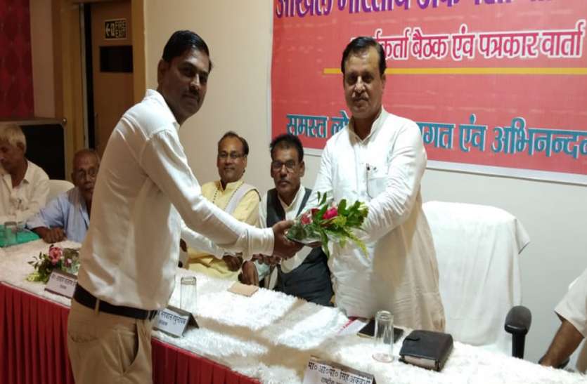 hardoi भारतीय अर्कवंशी क्षत्रिय महासंघ के राष्ट्रीय महामंत्री ने लाल जी टंडन को लेकर दिया बड़ा बायन, SC ST एक्ट पर भी कही ये बात
